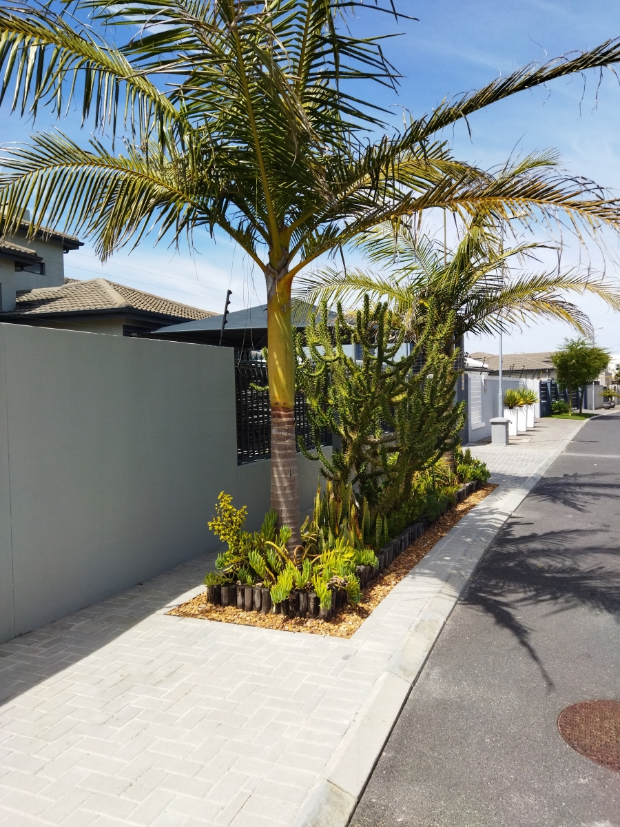 5 Bedroom Property for Sale in Parklands North Western Cape